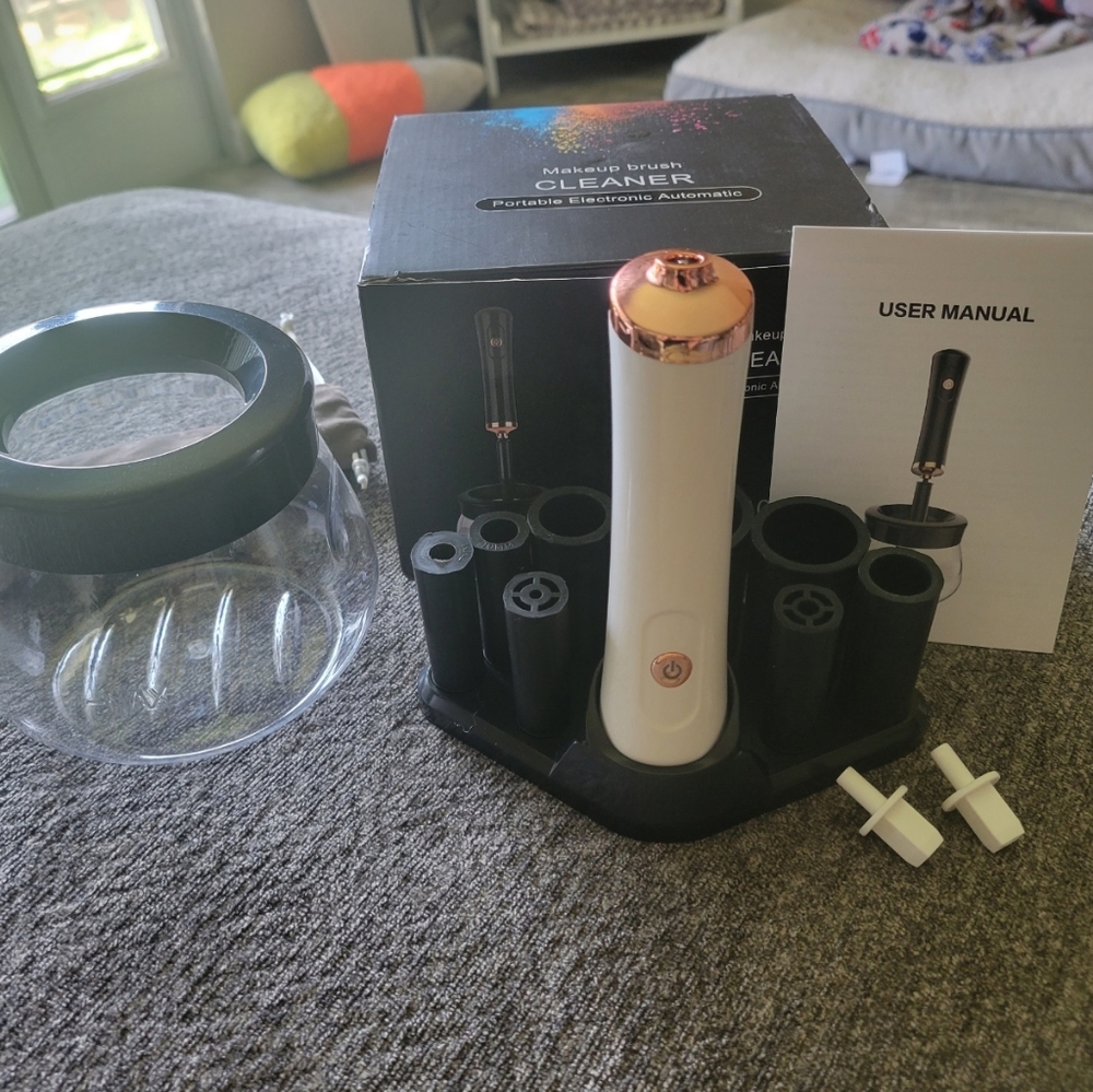 🚫🚫🚫SOLD🚫🚫🚫Electronic makeup brush cleaner